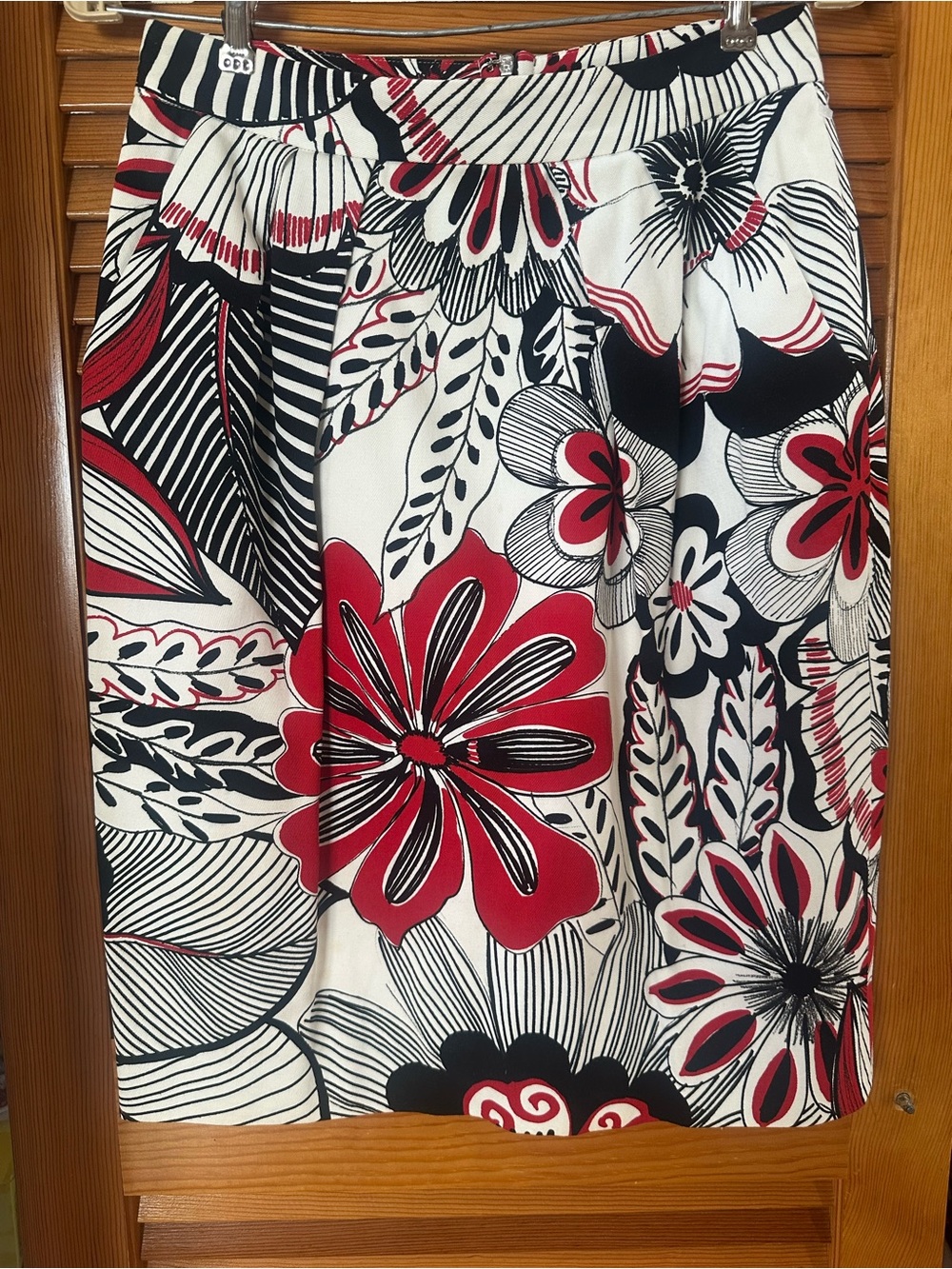 Dolce and Gabana Floral Print Pencil Skirt in Red, Black & White